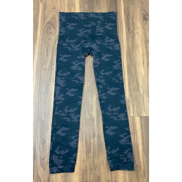 Women SPANX Look At Me Now camo graphic athletic leggings pants, 1X - Picture 1 of 5